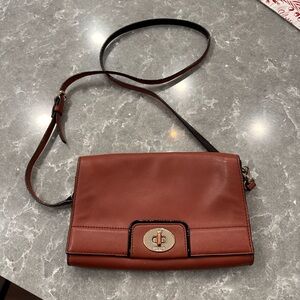 Kate Spade Hampton Road Julina Leather Turnlock Crossbody Purse Clutch